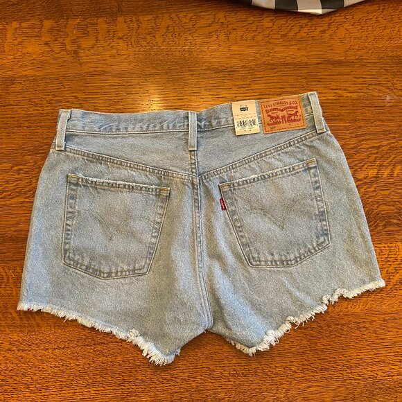 NWT Womens Levis denim 501 shorts - Picture 2 of 3